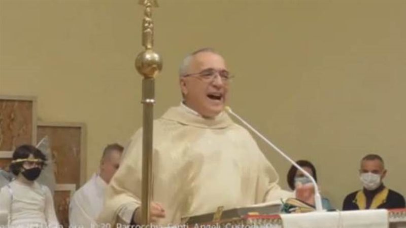 الكاهن الإيطالي