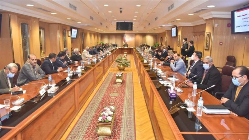 محافظ أسيوط يلتقي