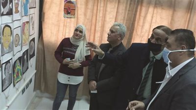 رئيس جامعة العريش وعميد التربية يفتتحان معرض فن الأجيال  