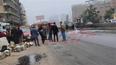 انقلاب سيارة محملة بـ