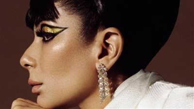 تحت عنوان العام الذهبي .. منى زكي نجمة غلاف العدد الجديد من Vogue Arabia