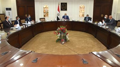 الجزار يشدد على الإسراع بتنفيذ مشروعات إسكان بديل العشوائيات بالعبور