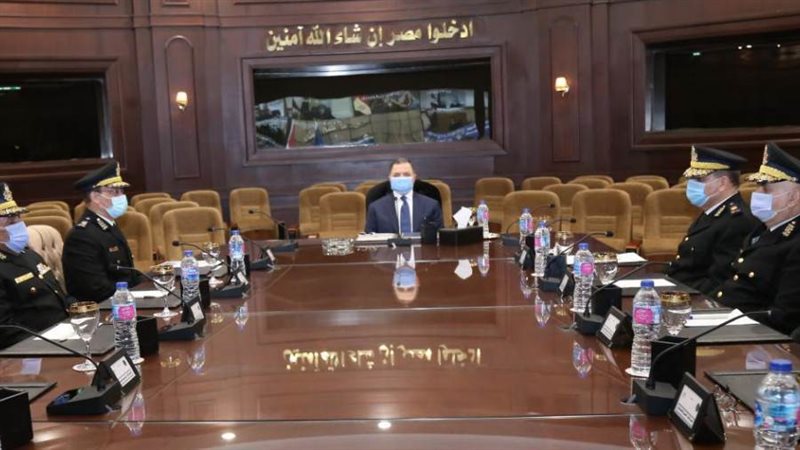 وزير الداخلية والقيادات