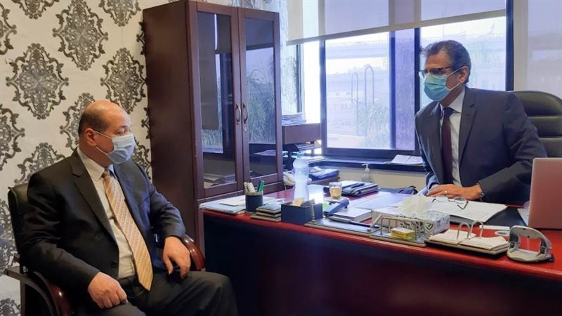 خلال الاجتماع