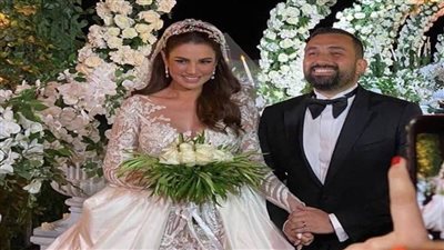 درة وغادة رجب وياسمين صبري يدخلون 