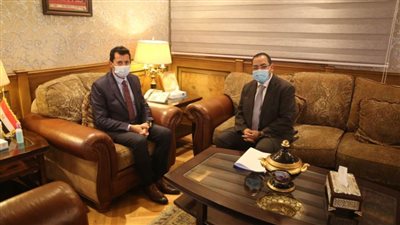 وزير الشباب والرياضة يعقد جلسة مع رئيس الجهاز المركزي للتنظيم والإدارة
