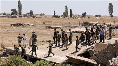 تشييع جماعي في حمص لضحايا الهجوم على حافلة للجيش السوري