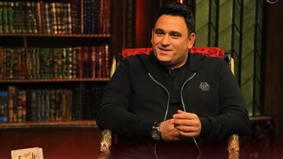 أكرم حسني يكشف تفاصيل سيرته الذاتية وموقف محرج له بسبب 