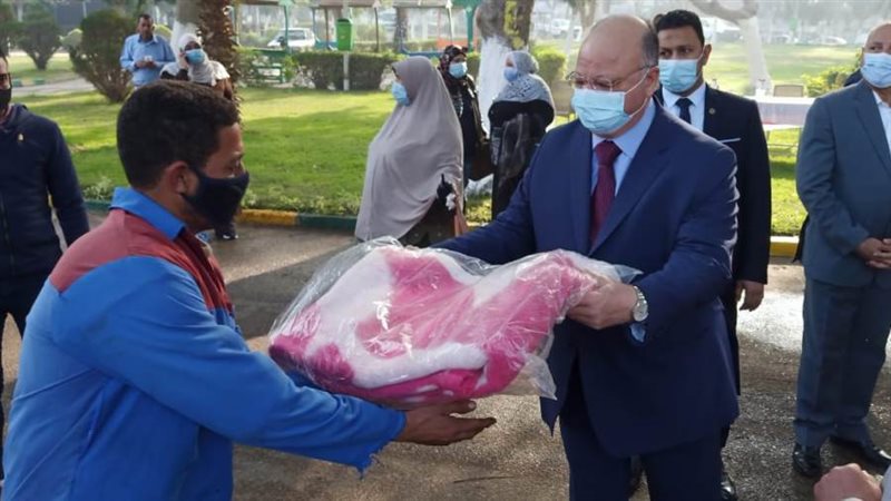 محافظ القاهرة يكرم