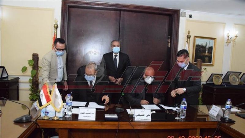 جانب من توقيع البروتوكول