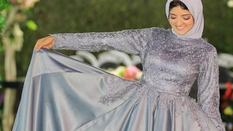 الفضي موضة فساتين