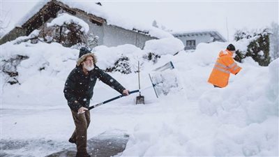 انهيارات جليدية في جنوب النمسا تسفر عن تدمير مبان وإغلاق عشرات الطرق
