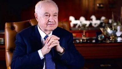  طلال أبو غزالة يتحدث مع أسامة كمال عن توقعاته للعام الجديد