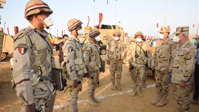 رئيس الأركان يشهد المرحلة الرئيسية لمشروع تدريب قتالي لإحدى تشكيلات المنطقة المركزية العسكرية