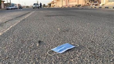 دار الإفتاء: إلقاء الكمامة الطبية بعد استعمالها في الطريق العام حَرَّام شرعًا