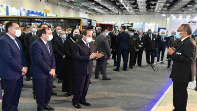 موجز الرابعة..الرئيس السيسي يفتتح المعرض الأول لإحلال المركبات للعمل بالطاقة النظيفة