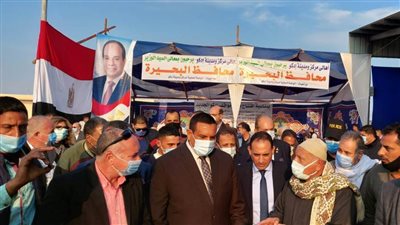 محافظ البحيرة يفتتح مجمع مواقف السيارات الجديد