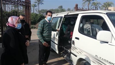 حملات تعقيم لمواقف السيارات ومتابعة التزام الركاب بارتداء الكمامة بالبحيرة