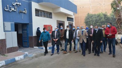 محافظ المنيا يتابع تركيب تانك جديد للأكسجين بمستشفى الحميات