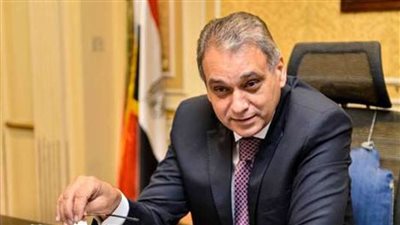 وزير شؤون المجالس النيابية يهنئ البابا تواضرس بعيد الميلاد المجيد