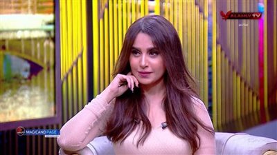 مذيعة قناة الأهلى توجه رسالة خاصة إلى حورية فرغلي.. تعرف عليها