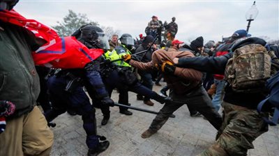 رئيس وزراء إسبانيا يعرب عن قلقه من احتجاجات واشنطن