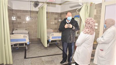 محافظ أسيوط يتفقد سير العمل بأقسام مستشفى الحميات 