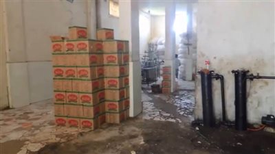 ضبط مصنع بالقاهرة لتعبئة زيوت الطعام بدون ترخيص بمكونات مجهولة المصدر