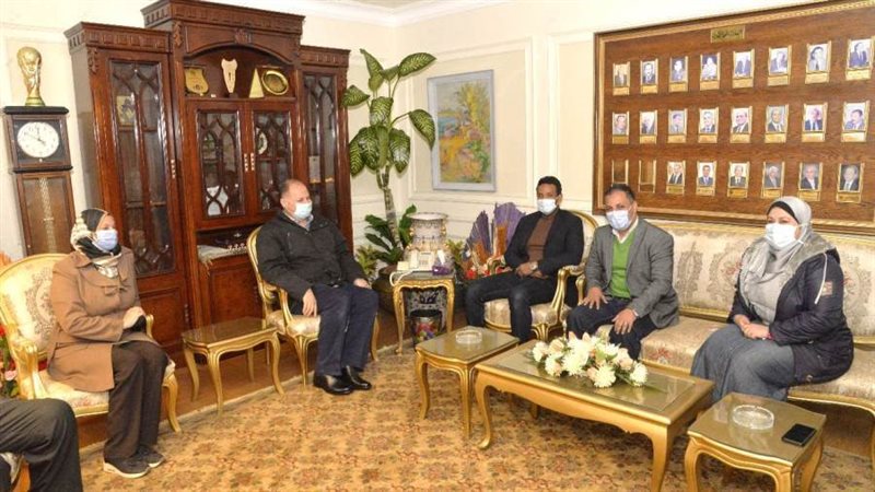 محافظ أسيوط يلتقي