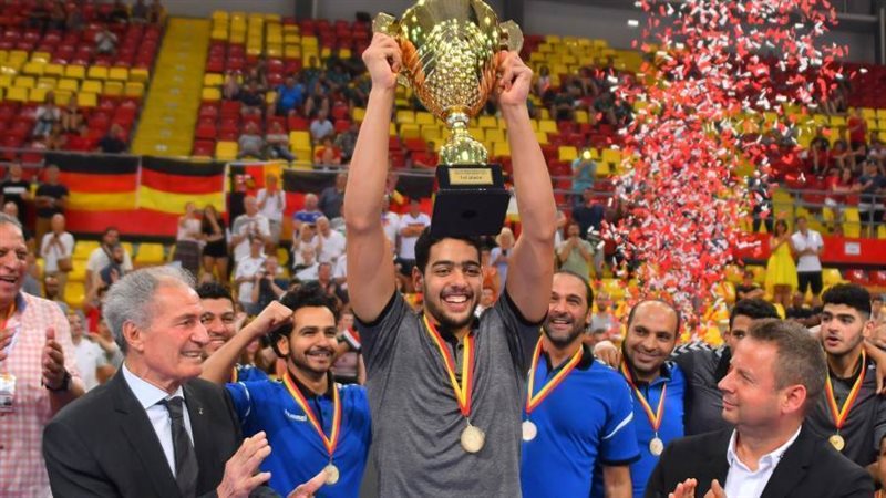 أحمد هشام دودو يحمل