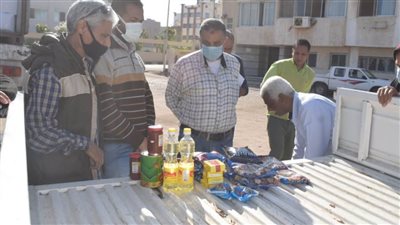  توزيع 2500 كرتونة مواد غذائية على فقراء البحر الأحمر 