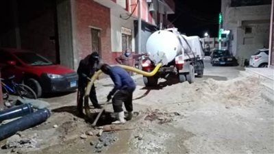 حملات ليلية لرفع القمامة ورش وتطهير الشوارع والمصالح الحكومية في الوادى الجديد