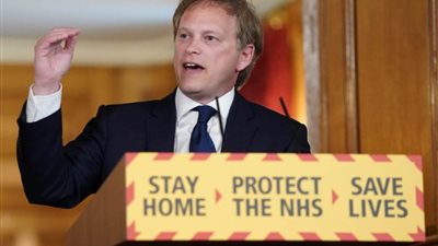 وزير النقل البريطاني: لقاحات كورونا قد لا تكون فعالة في مواجهة السلالة الجديدة