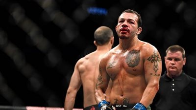 القبض على مقاتل محترف للاشتباه بمحاولة طعن شقيقاته