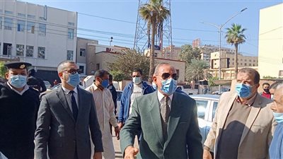 محافظ كفر الشيخ: يمهل أصحاب المحال 48 ساعة ويحذرهم من التعدي على حرم الطريق