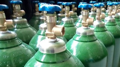 ضبط مسئول عن شركة لقيامه بتجميع إسطوانات الأكسجين لبيعها بالسوق السوداء