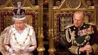 قصر باكنجهام: الملكة إليزابيث وزوجها يتلقيان اللقاح المضاد لـ