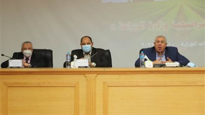وزير الزراعة يبحث مع قيادات الوزارة خطة النهوض بالإنتاج الزراعي