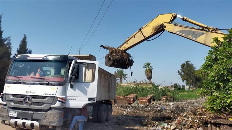 رفع القمامة وحرق