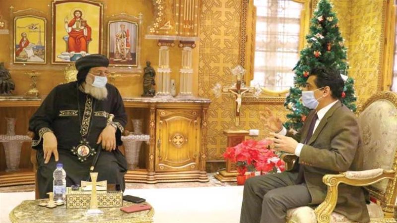 الكاتب الصحفي أيمن