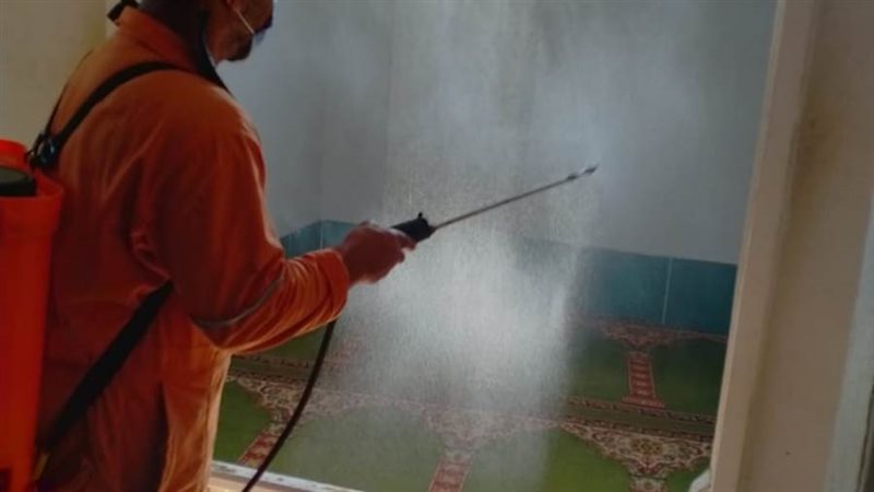 رش وتعقيم الشوارع