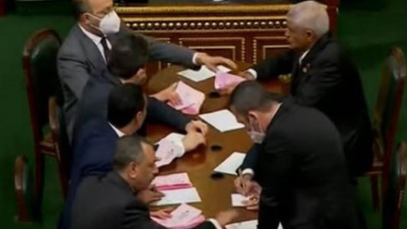 فرز الأصوات لاختيار