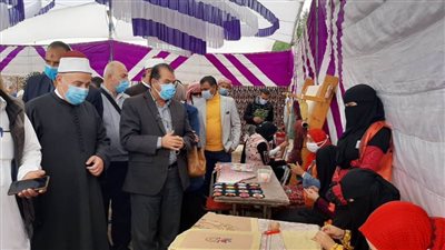 اختبارات فورية لمحو الأمية في قافلة سكانية بـ