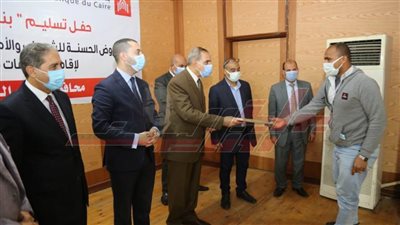 تسليم 36 شيك قرض للشباب والأم المعيلة والأسر الفقيرة