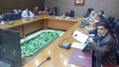 تفاصيل اجتماع لجنة تنظيم ساحات انتظار المركبات بالشوارع