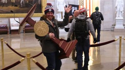 زعيم الأقلية في مجلس النواب الأمريكي:  ترامب مسؤول عن هجوم مبنى الكونجرس