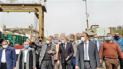 محافظ المنيا يتابع العمل بمصنع سكر أبوقرقاص بطاقة 110 آلاف طن 