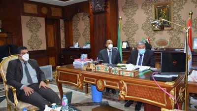 محافظ المنيا يعقد اجتماعا مع مديري المستشفيات والوحدات الصحية عبر الفيديو كونفرانس