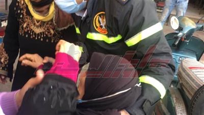 رائد شرطة يحمل 