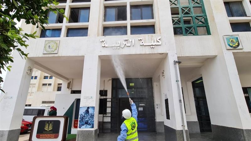 رش وتعقيم كلية التربية